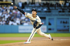 「ロッキングチェアに座って投げられる」 山本由伸、初回から大量９点の援護、米実況が指摘も…解説者はクギを刺す