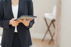 【悲報】20代の女性教師2人、共謀して教え子の男子高校生とセ●クスし処分