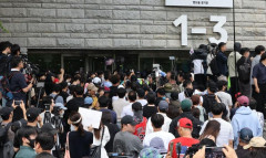 【恒例行事ｷﾀ━!】開票所封鎖デモ隊が6000人以上に「人間の鎖を作れ」結集 民主主義は屋は過ぎた！