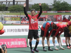 【画像】キングカズさん、59歳でJ最年長出場記録を更新してしまうｗｗｗｗｗｗｗｗｗｗ
