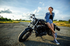 【動画】バイク女子さん、立ちゴケの洗礼を受けてガチ泣き