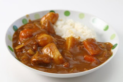 カレーに入れる具材「にんじん」「たまねぎ」「肉」あとは？