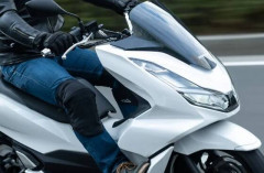 なぜ日本人はみんな貧乏なのにバイクに乗らず車に乗るのか？