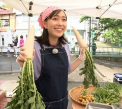 【画像】石川佳純さん(33)笑顔で両手に大根を握ってしまう