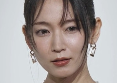 【画像】吉岡里帆(33)さん、谷間の毛穴が逆にえっちすぎる