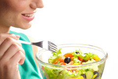友達が「全くご飯食べないね～」「細いね～」と言ってくるけど、私は（いや、あんたの方があまり食べないし細いけど…）