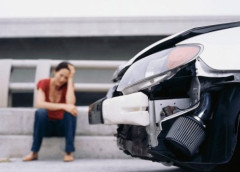 車の事故で80万円分保険使って直すのと買い替えるのどっちがええんや？