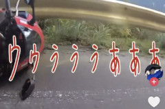 【動画】バイク女子さん、立ちゴケして大号泣・・・