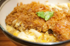 何か目新しい丼料理かんがえて