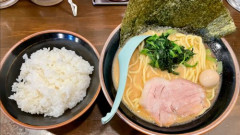 【悲報】ラーメン屋ってラーメン＋ごはんをセットにしがちだけど