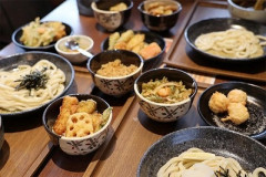 【悲報】丸亀製麺、ガチで死亡。1000円でうどんと天ぷらが食べ放題の店がオープンしてしまうｗｗｗｗ
