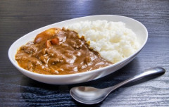 【結婚】結婚ってカレー好きだからって一生毎日カレー食うみたいなもんだよな　でも寿司とかラーメンとか食べたいやん