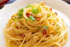【悲報】手作りペペロンチーノ、どれだけ頑張ってもニンニク塩焼きそばにしかならない