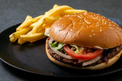 【悲報】マクドナルド公式X「チ─────ツ」「チ─────ツ」「チ──ツ」 (※画像あり)