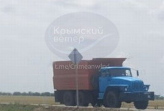 民間トラック風の迷彩塗装を施したロシア軍車両ウラル4320…ドローン攻撃から守るために設計！
