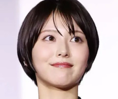 【画像】浜辺美波さん、意外と筋肉質な太ももwwwwwww