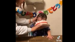 1歳の幼児の顔にケーキを押しつける動画　警察が児相と連携し「幼児の安全を確保」　福岡（動画あり）