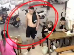 【動画】中国のおっちゃん、とんでもない方法でラーメンをテイクアウトｗｗｗ