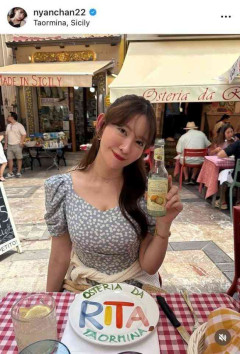 「マダム感が凄い」小嶋陽菜　シチリア島でのバカンス姿に「魅力が溢れまくってる」街に映える