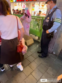 トー横女子、ついに訪日外国人に乞食を開始wwwwwwwwwwwwwwww  [271912485]