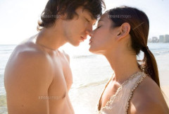 【悲報】全女の生おっ◯いを揉める権利vs全女とキス出来る権利