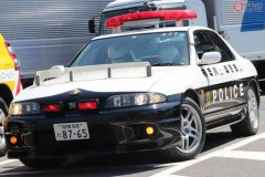 【衝撃】神奈川県警さん、道交法を厳守して走る