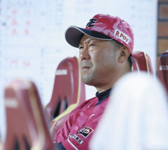楽天球団社長「三木監督と話し合い合意の上」　三木監督「大変悔しく、不本意な思いであります」