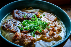 アホ「沖縄って観光するなら良いけど食べ物がイマイチ」←こいつ