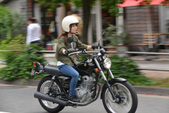 【悲報】バイク女子さん、立ちゴケして号泣ｗｗｗｗｗｗｗｗｗｗ