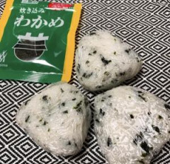 ワイの夜食おにぎりうまそうやろ