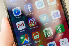 インスタは自由だけれども、子供の写真を載せたりどこに行くかを書いたりするのは危機感が少し足りないのでは？