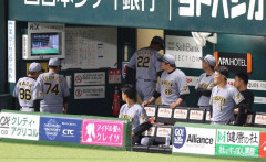 阪神、首位陥落