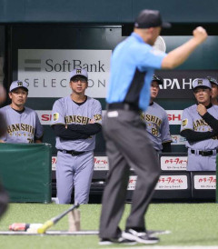 審判、藤川監督にご立腹「リプレー判定はリプレーセンターがやってる。我々に抗議するのは筋違い」