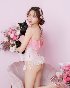 【画像】森香澄さん、PEACH JOHNで下着姿＆お尻ショットを公開
