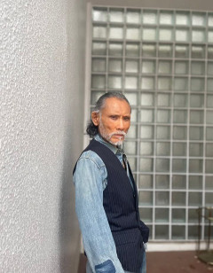 【衝撃】片岡鶴太郎、1日1食で体重45kg　最新ショットに反響「武道家みたい」「かっこいい通り越して美しい」