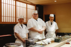 【悲報】両親「寿司職人は3ヶ月修業したらなれる」←これ