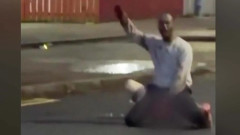 【北アイルランド】アフリカ系外国人移民が白人男性の首を切り落とそうと襲撃　激怒した地元住民が武装し移民宅を一つ一つ襲撃　暴動が拡大炎上中