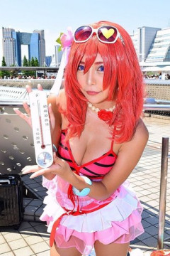 【動画】コスプレイヤー女子の汗の量がヤバすぎるお前らの想像の10倍ヤバい
