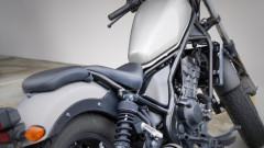 俺｢バイク乗ってるとお尻痛い…｣お前ら1｢シート柔らかくしろ！｣お前ら2｢シート硬くしろ！｣←どっちが正解？