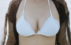 【画像】お乳が顔よりもデカいグラドルwwwwwwwwww