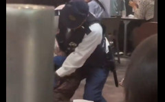 【動画】ハゲがファミレスで捕まるｗｗｗｗｗｗｗｗｗｗｗ