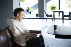 「地方のイオンモールにいそうな服装が嫌い」投稿が炎上…なぜ他人の格好を“採点”したくなるのか