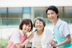 【悲報】老人と障害者さんがいなくなれば日本は蘇る・・・・・・・・・