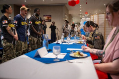米空軍、米海軍、 航空自衛隊などの料理専門家チームが競い合い！
