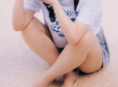 令和の女子中学生、おなか丸出ししてクラスメイト欲情www