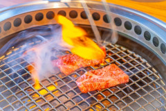 【悲報】焼肉食べ放題でのワイ「やげん軟骨５人前・・・っと」周りの人達「ちょっと待て！お前・・・」⇒！！