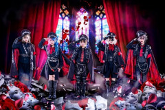 【悲報】電波ヴィジュアル系バンド、新衣装がナチス風だと海外で大炎上してしまうｗｗｗｗ