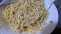 ご飯を食べる