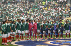 全２６選手がピッチ中央で国歌斉唱！ スローイン５秒、選手交代１０秒以内、飲水タイム…新ルールが採用