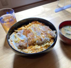 可哀想に本当に美味しいカツ丼を食べたことないんだね
